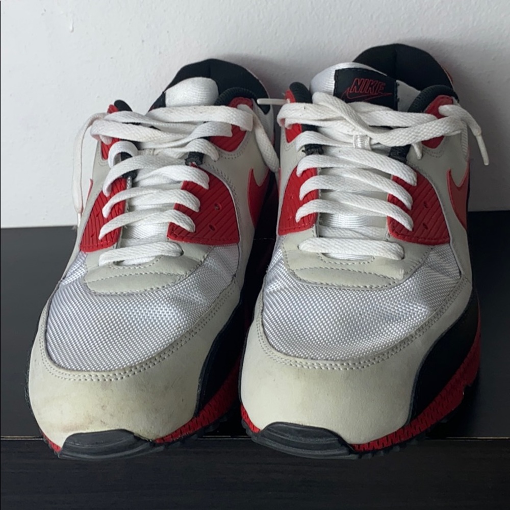 NIKE